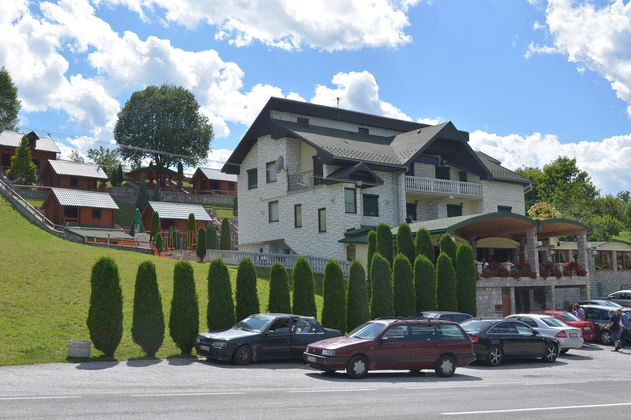 Motel Krstac 모이코바츠 외부 사진