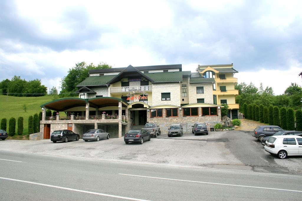 Motel Krstac 모이코바츠 외부 사진
